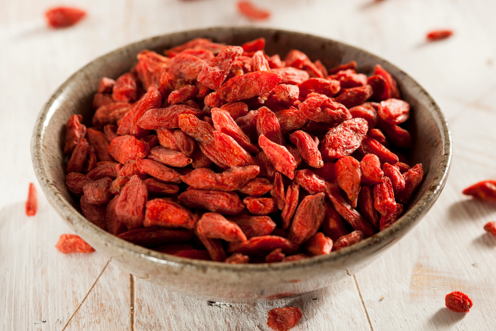 O que goji berry e 5 benef cios da fruta Veja Sa de