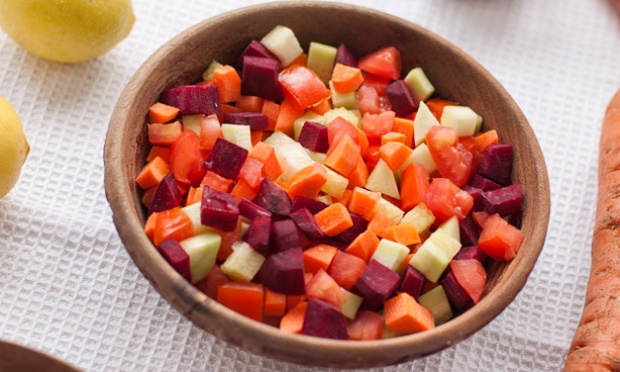 Operação barriga desinchada: duas saladas fáceis de fazer que desintoxicam Operação barriga desinchada: duas saladas fáceis de fazer que desintoxicam