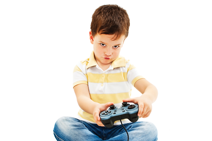 Menino jogando videogame