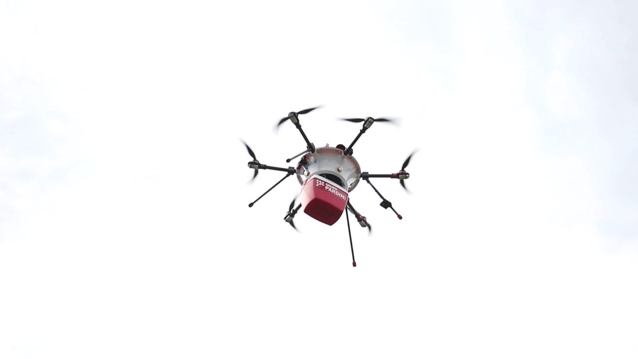 foto de drone com kit de exame