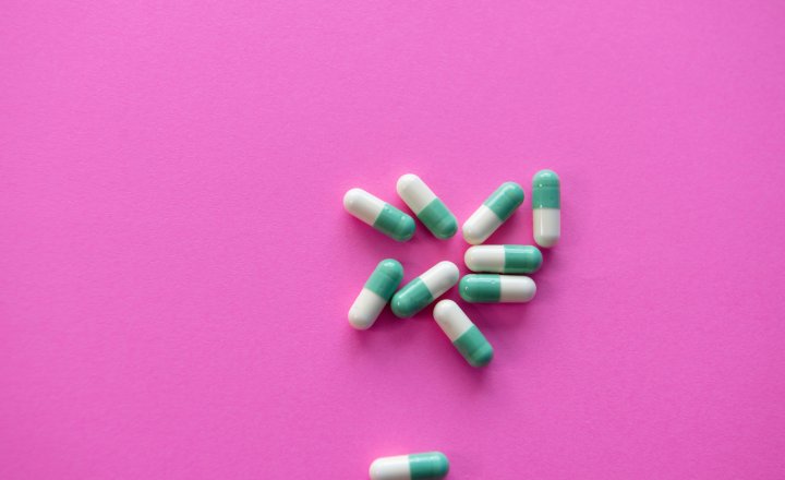 No caso da fluoxetina, existem dois medicamentos de referência: o Daforin e  o Prozac. No entanto, o Prozac é de 20 mg cápsula dura, e o Daforin, dentre  outras apresentações, é de