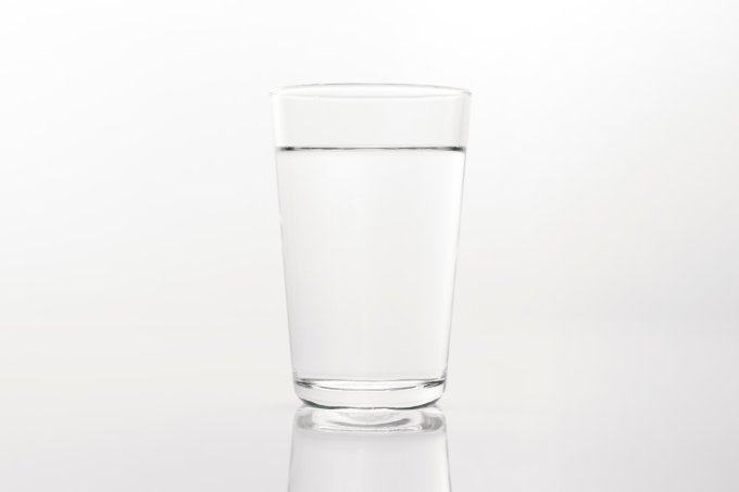 quanta água preciso beber?