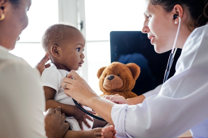 saude-pediatria-crianca-infantil-consulta-medica