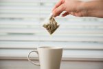 Chá de erva cidreira: para que serve e quais os benefícios