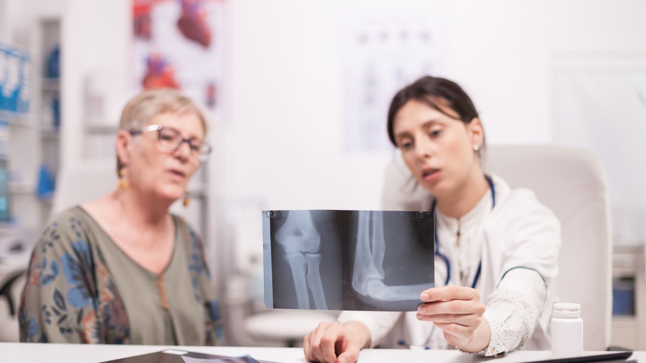 densitometria-ossea-como-funciona-exame-detecta-osteoporose-osteopenia