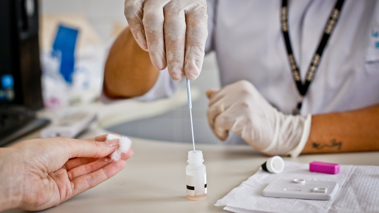 saude-medicina-diagnostico-teste-exame-hiv-sifilis-ists