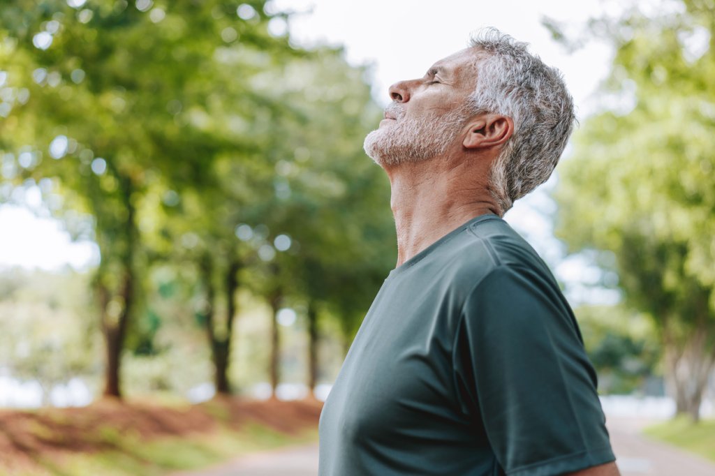 Os riscos do vírus sincicial respiratório para quem é 60+