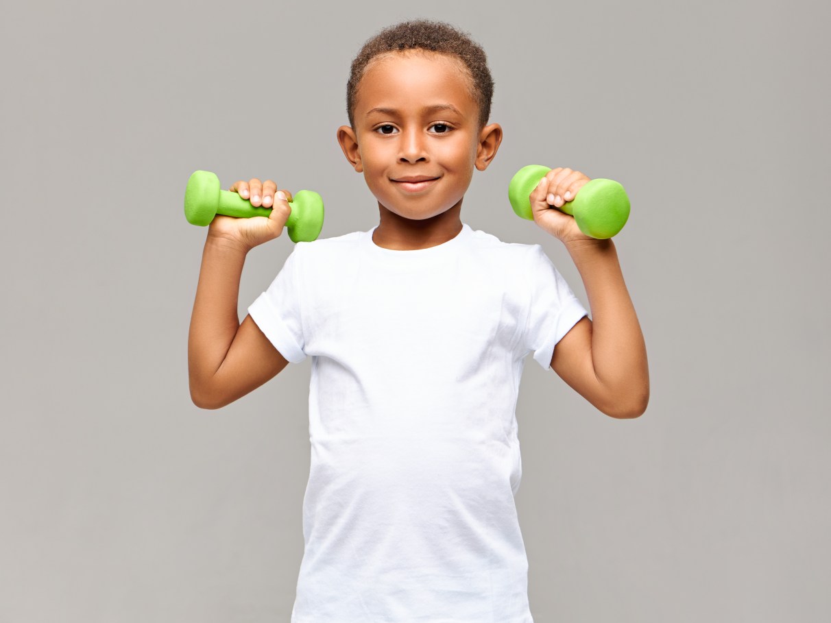 Musculação para crianças e adolescentes: benefícios e cuidados | Veja Saúde