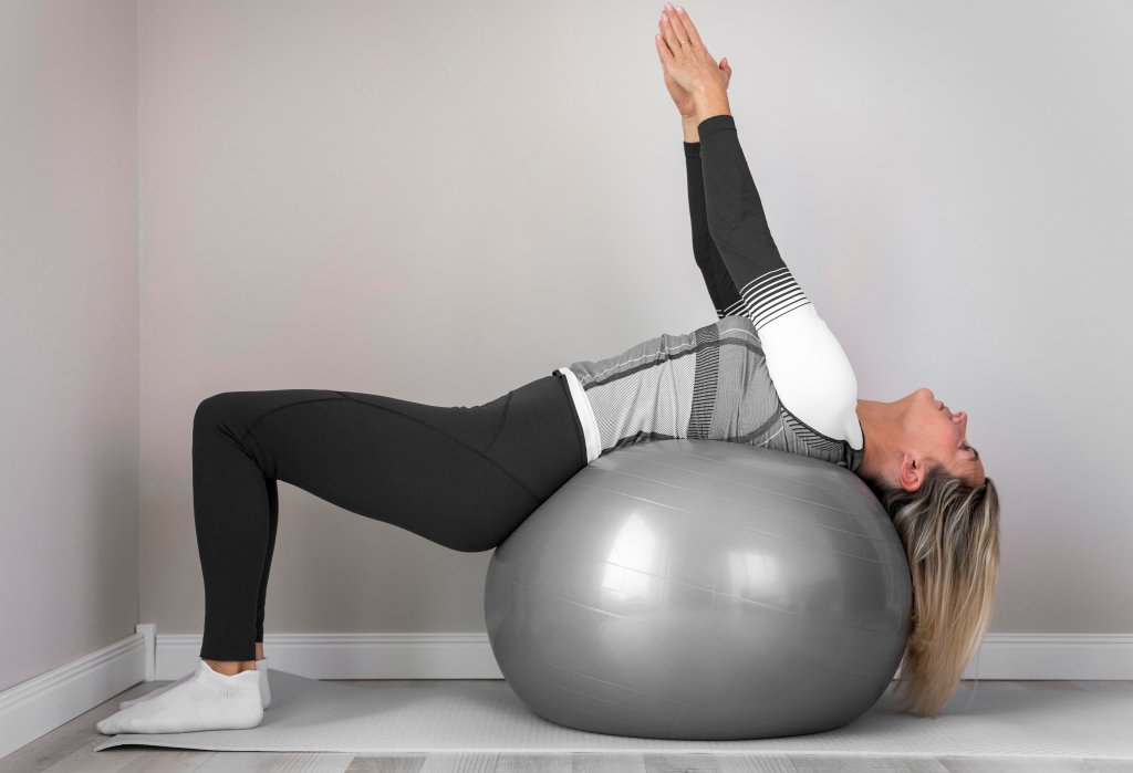 bola-de-pilates-exercicios bola-de-pilates-exercicios