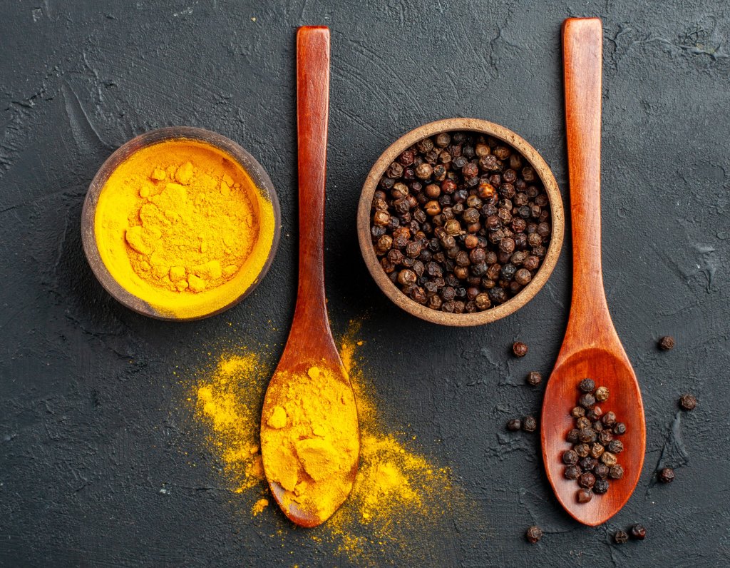 Açafrão com pimenta, uma combinação poderosa para a sua saúde