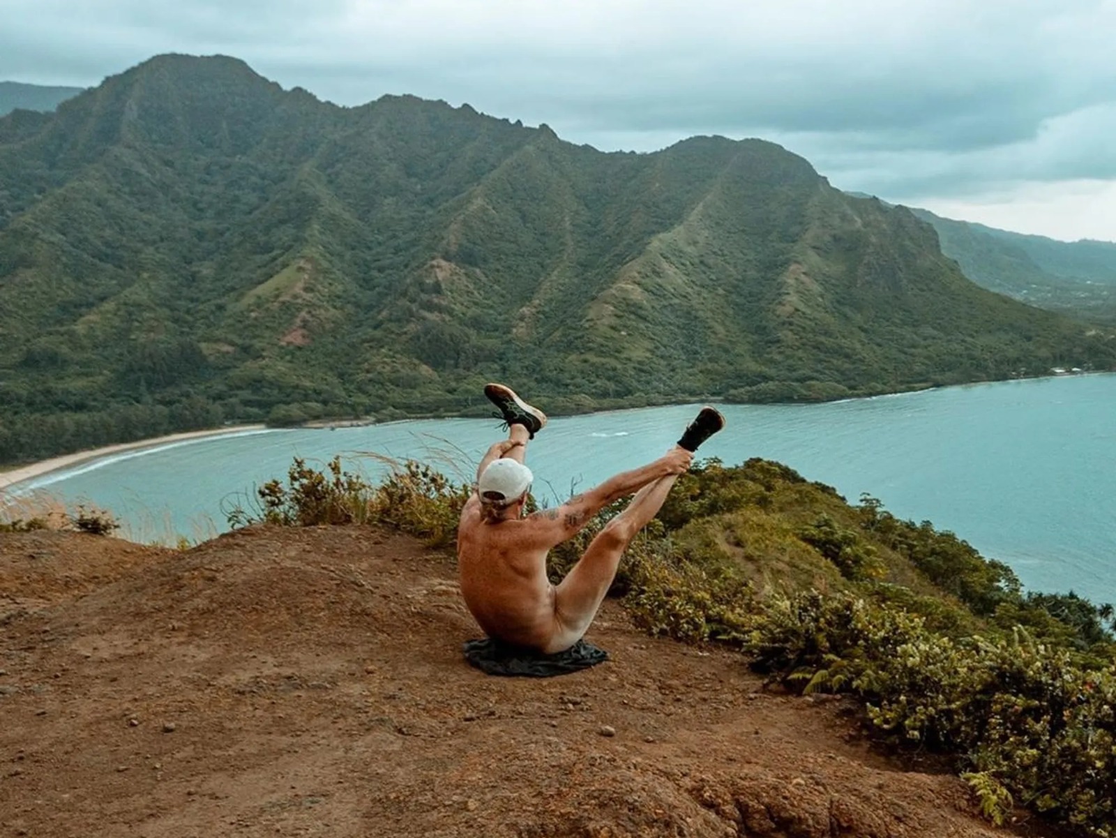 DJ e produtor musical norte-americano Diplo já publicizaram imagens realizando o bronzeamento do períneo.