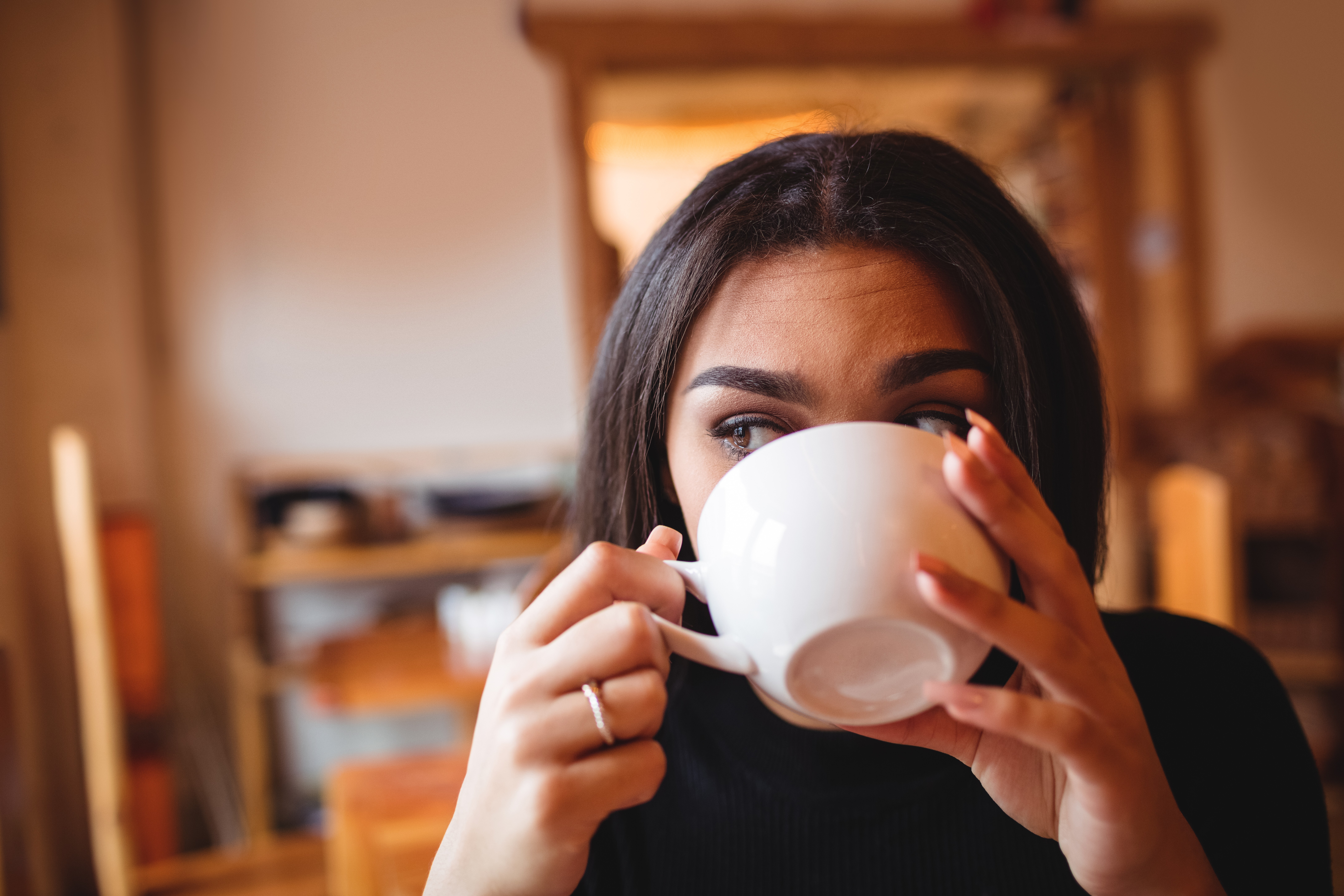 Café solta o intestino? Entenda a vontade de ir ao banheiro após tomar uma