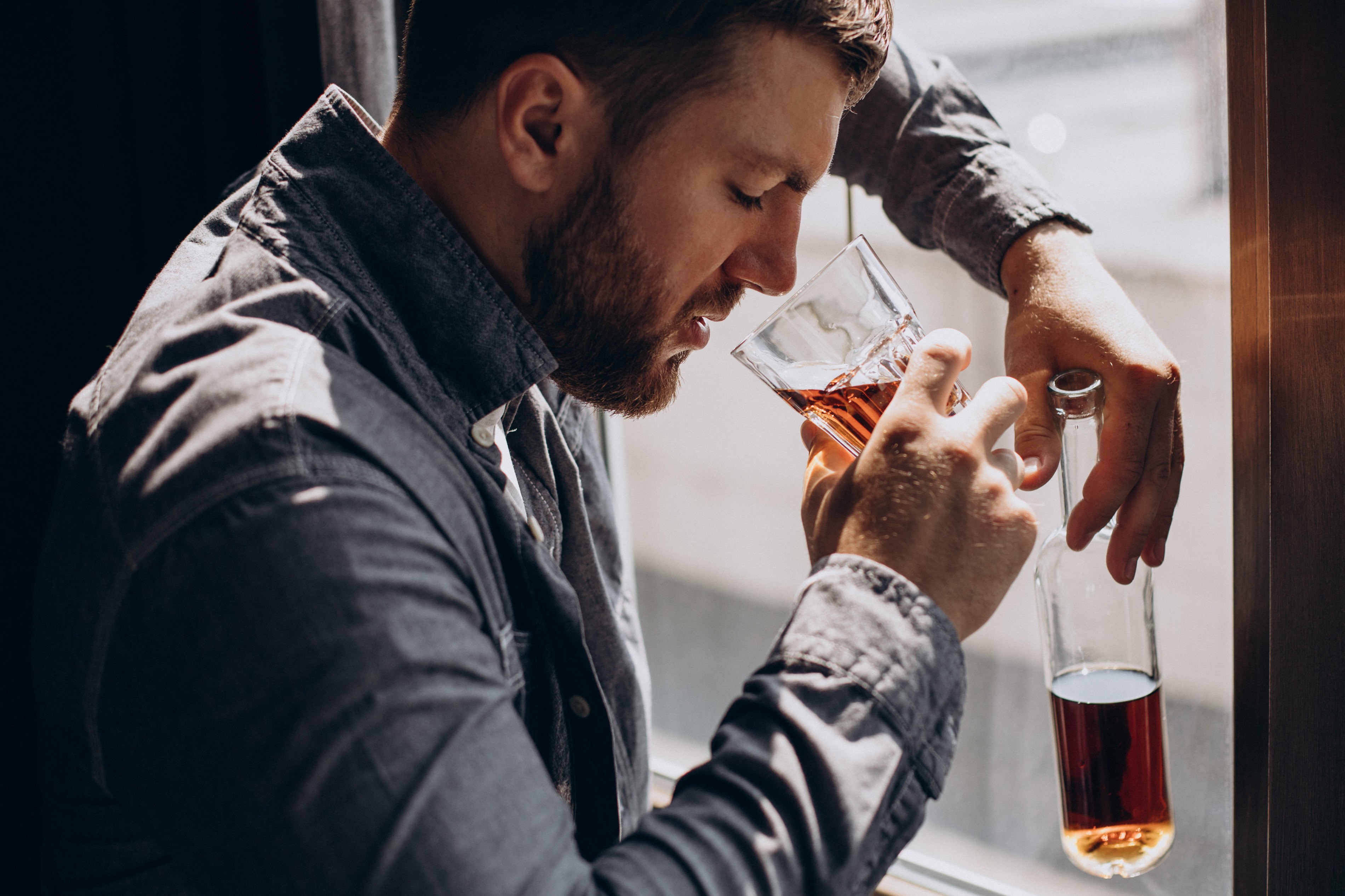 Canetas emagrecedoras para vícios: o que a ciência diz sobre uso contra álcool