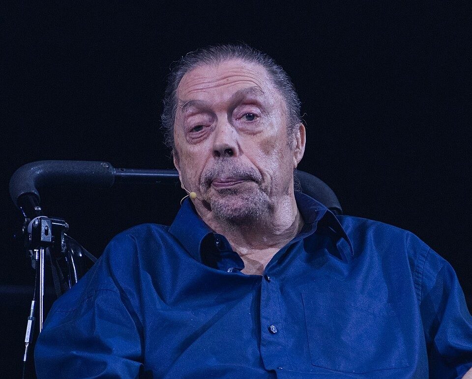 Morte de Tim Curry: entenda AVC do ator e suas sequelas