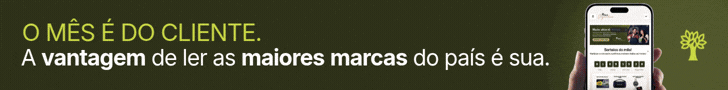 PAYWALL-728-x-90-px-CTA Banner promocional com fundo verde-escuro. À esquerda, texto em amarelo e branco: O MÊS É DO CLIENTE. A vantagem de ler as maiores marcas do país é sua. À direita, uma mão segura um smartphone exibindo uma página de notícias com imagens de produtos e um ícone de árvore verde ao lado