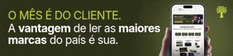 PAYWALL-CTA-328-x-79-px Mão segurando um smartphone branco com a tela exibindo um aplicativo de notícias, ao lado do texto O MÊS É DO CLIENTE. A vantagem de ler as maiores marcas do país é sua em fundo verde-escuro, com um ícone de árvore no canto superior direito